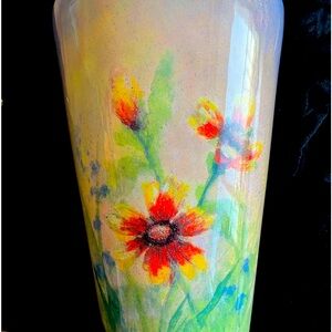 SWEET TALL VASE WITH SIMPLE FLOWER MOTIF